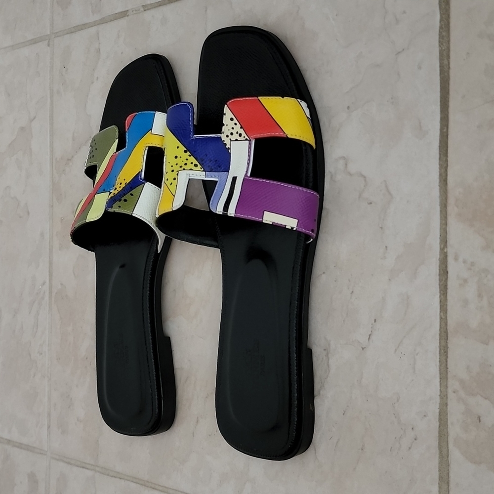 HERMES ORAN SLIDES , WORN TWICE, SIZE 39 EURO/ 8 US